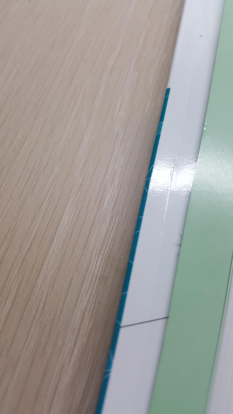 숙제해야되는데 책상에서 농땡이중