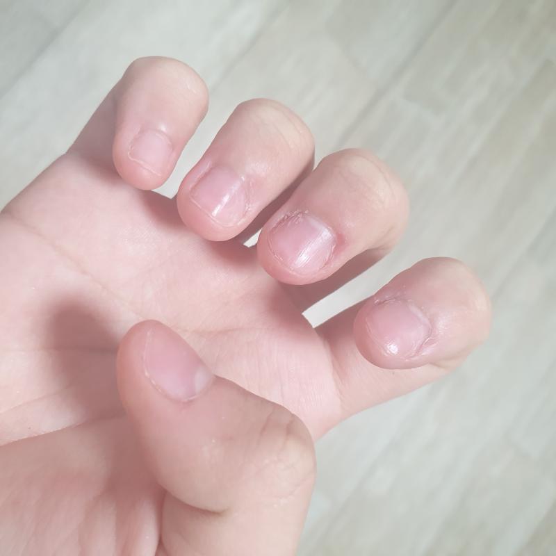 사진이 돌아갔는데.. 음 일단 오늘자 손톱! 보면 짘짜 짜증남 ㅘ나네 브라우니 먹으러 가야지