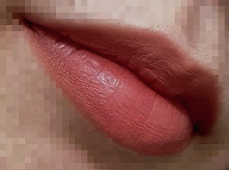 립 색을 최대한 비슷하게 하려고 보정한거라 피부색 어둡게 됐다.. 원래는 22호 정도 돼