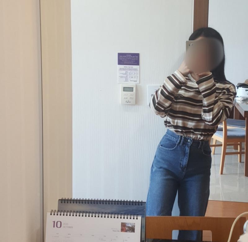 아니 옷이 다 체형 제대로 안 나온 옷들 같은데 그냥 대충 이렇고 내가 내 몸을 똑바로 본 적이 거의 없어서 그냥 대충 비슷하거나 좀 슬림하게
