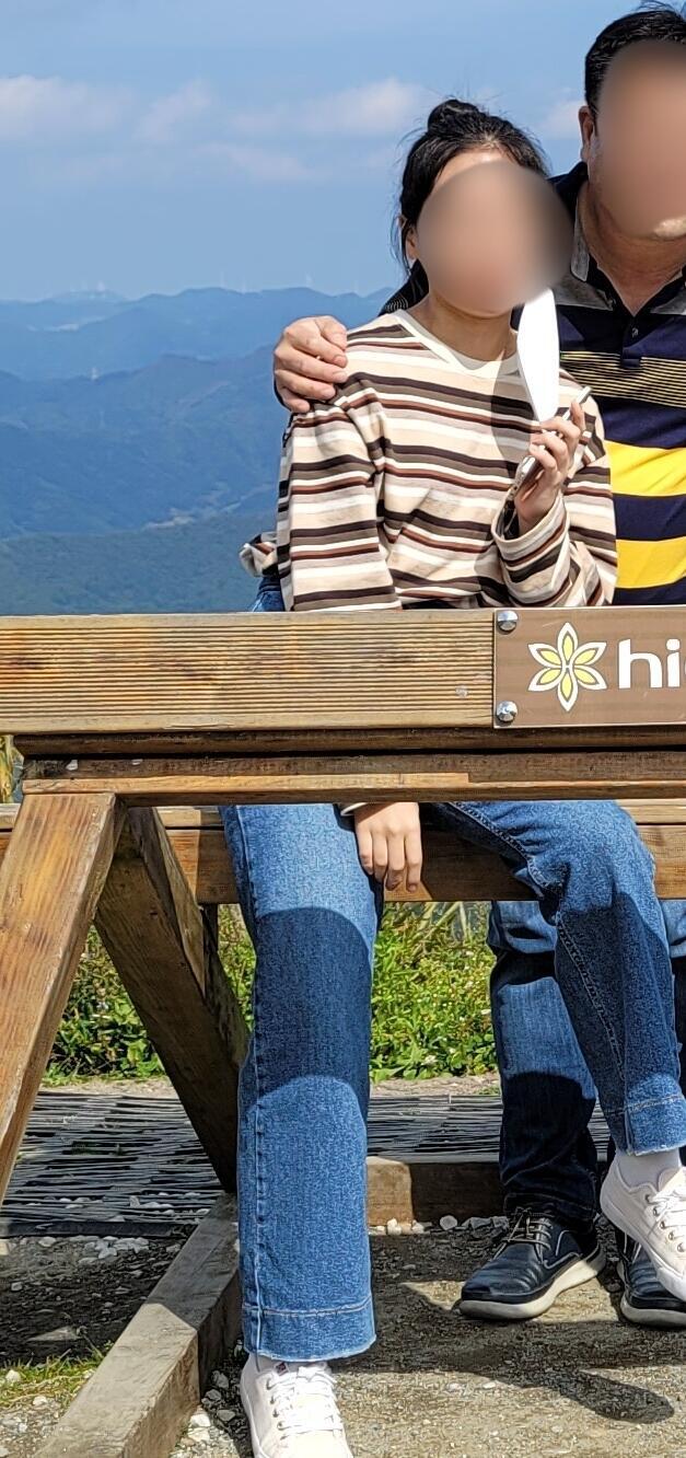 아니 옷이 다 체형 제대로 안 나온 옷들 같은데 그냥 대충 이렇고 내가 내 몸을 똑바로 본 적이 거의 없어서 그냥 대충 비슷하거나 좀 슬림하게