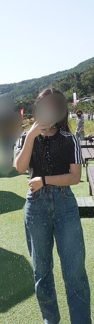 아니 옷이 다 체형 제대로 안 나온 옷들 같은데 그냥 대충 이렇고 내가 내 몸을 똑바로 본 적이 거의 없어서 그냥 대충 비슷하거나 좀 슬림하게
