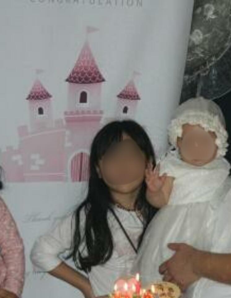 와 나 이 머리 지금 하고 싶음 존나 공주같다 지금은 개같은데 진짜 와 저 옷 뭐야 개구ㅏ여워 옆에 막내동생도 완전 사랑스러움 쟤 100일땐가