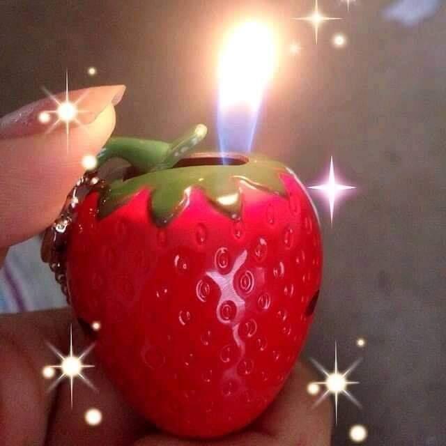 아 내 눈은 썩었어 상관관계를 음음으로 봤어 아 귀여운 라이터는 여기..