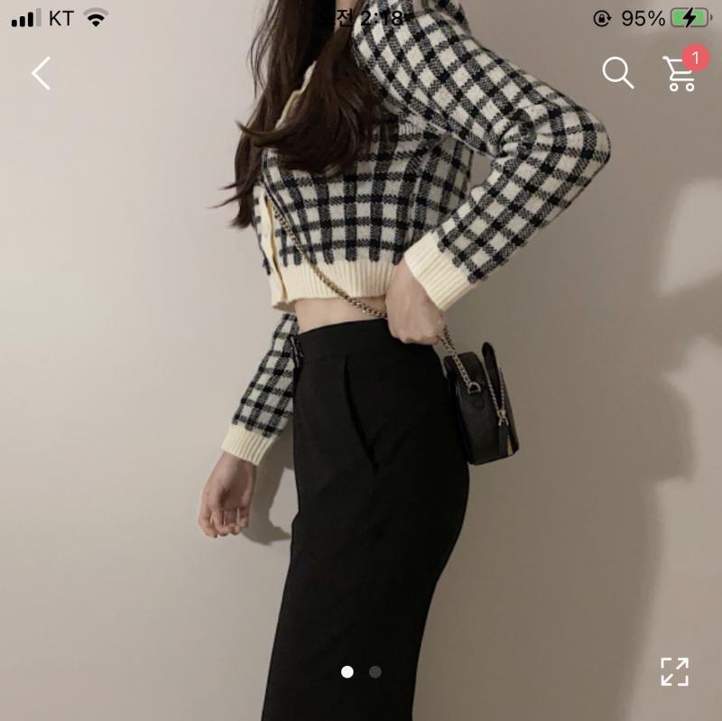 이 옷 위에 아우터는 뭐 입으면 좋을까? 참고로 11월에 입을거야! 고르는건 아니지만 괜찮다면 한 번씩 얘기해주라,,🤍🤍