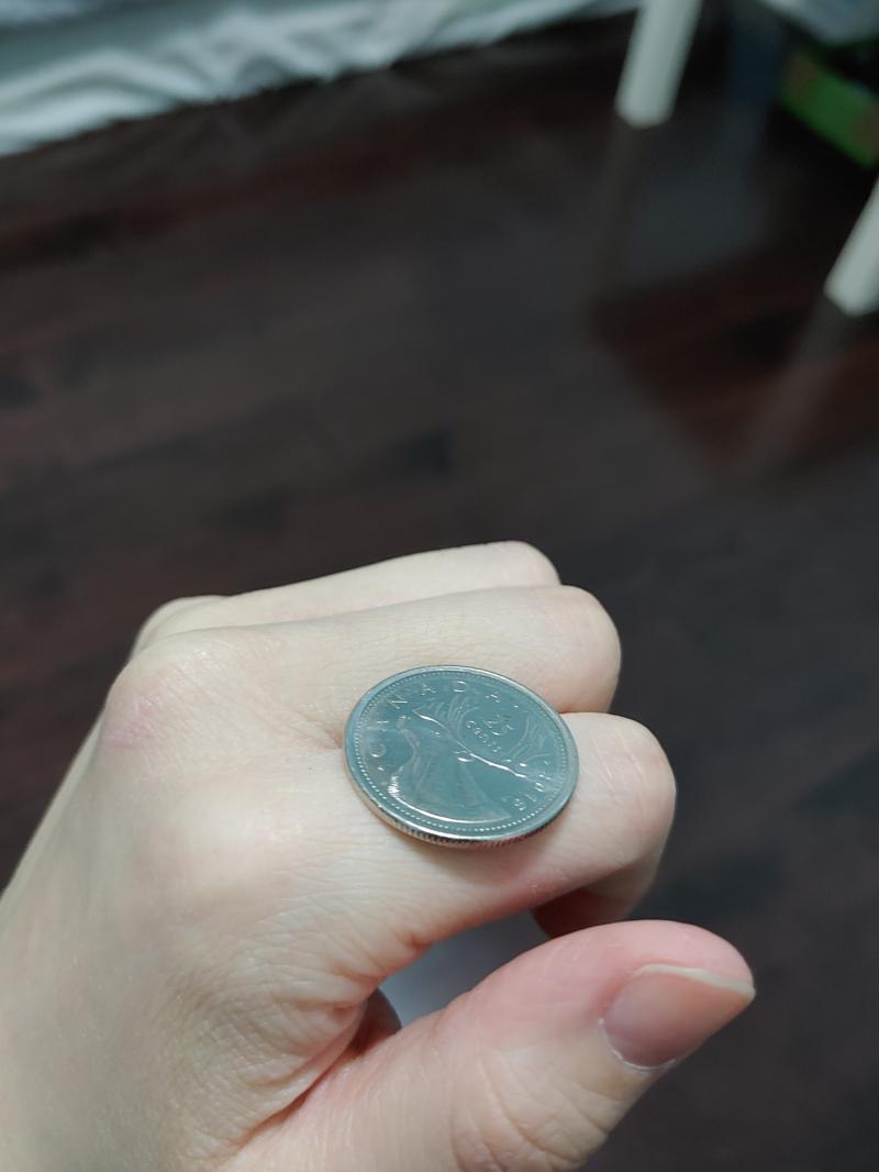 참고로 코인롤이 뭐냐면 저런 식으로 손가락 마디 사이에 동전 끼우고 굴리는 걸 말함... 사진으로 보면 존나 멋 없는데 빠르게 슉슉 하면 개 멋