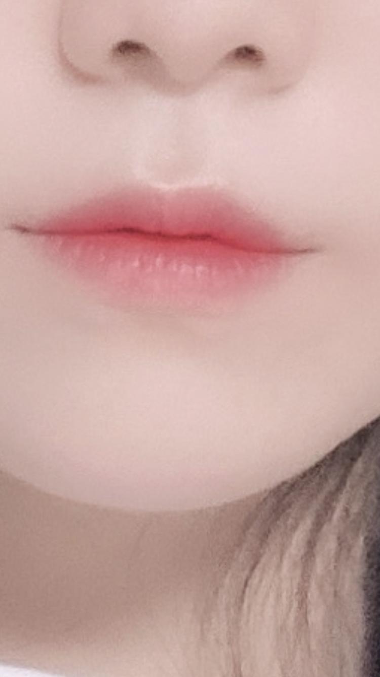 이 두개 색같은 립스틱이나 틴트 추천해줘ㅠㅜㅜ 안에 그라데이션 하면 어울릴거같은립 제품도..!!