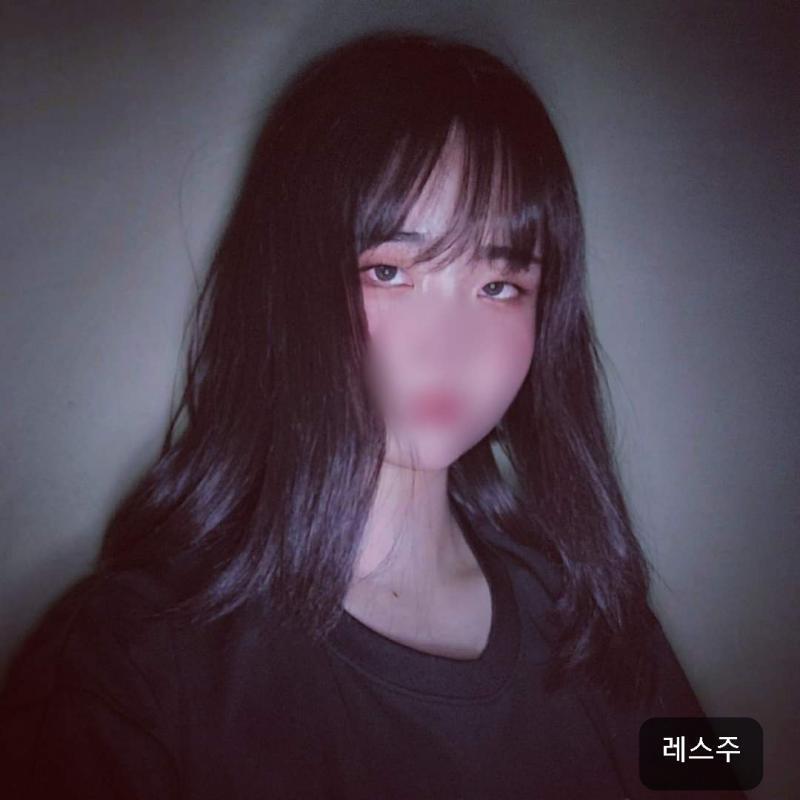 미용판에 1회성 스레 올리기 그래서 여기로 왔는데 (미용판에 골라주는 스레 없는거 확인하구 왔어) 혹시 잘못된거 있으면 부드럽게 지적 부탁해 앞