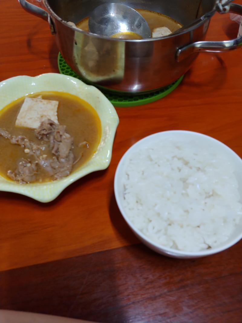 와 최근 귀찮아서 일기 안썼네 일단 아침 소고기 된장찌개 한 컷
