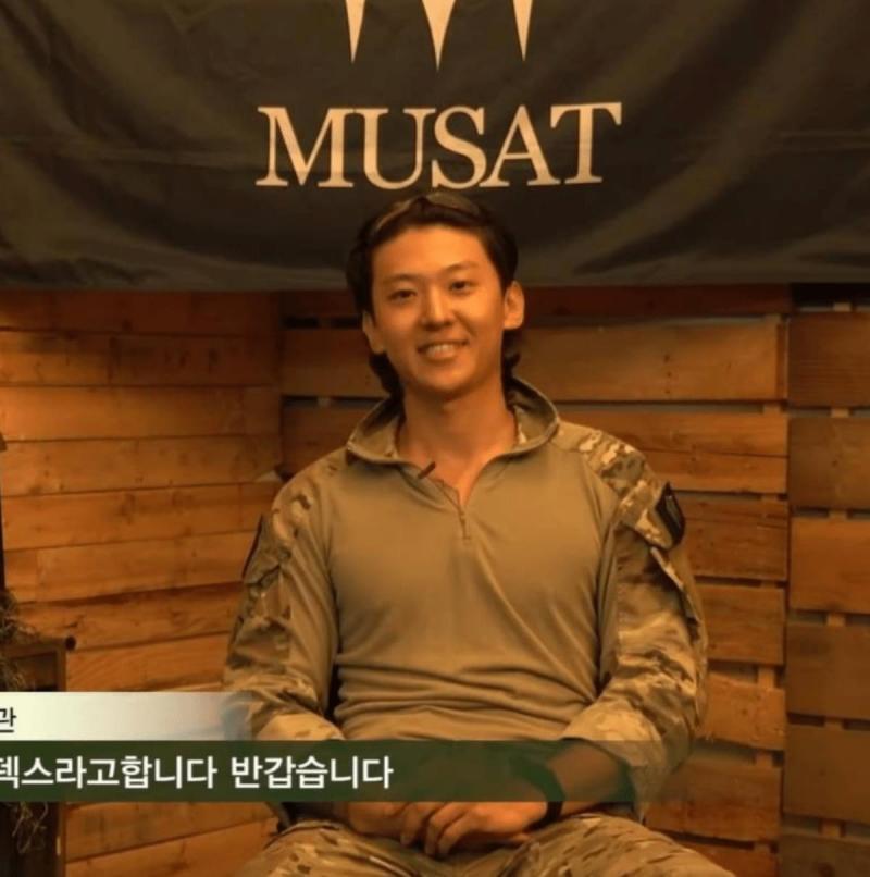 >>124 정말정말루 !! 내가 내 친구들한테도 물어봤더니 눈하고 코가 닮았어!!