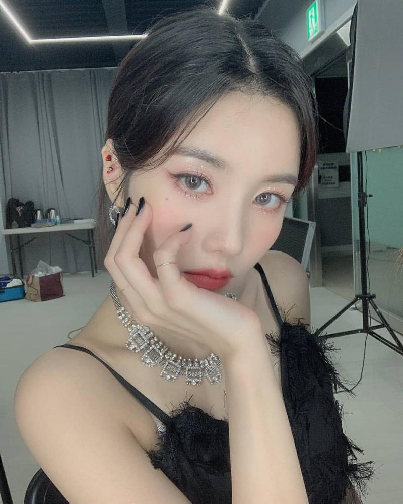 ㅇㅇㅈㅇ 권은비 (ㅇㅈ)ㅇㅇㄷ 민니 ㅜㅜㅜㅜㅜㅜ 진짜 너무 이쁘고 잘생김