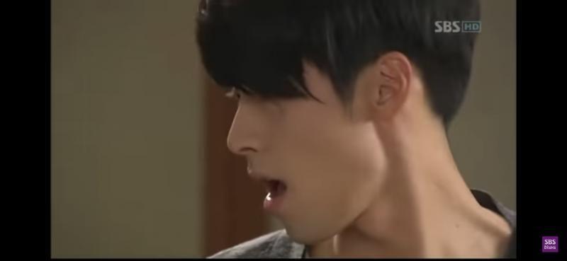 와 개미친 나 현빈 진심녀 됐어 존나 잘생겼어 개미침 진짜 ㅠㅠㅠ 돌았나봐 사람이 잘생겨서 운 적은 이번이 처음임 진짜 현빈얼굴이 옆으로 돌아갈