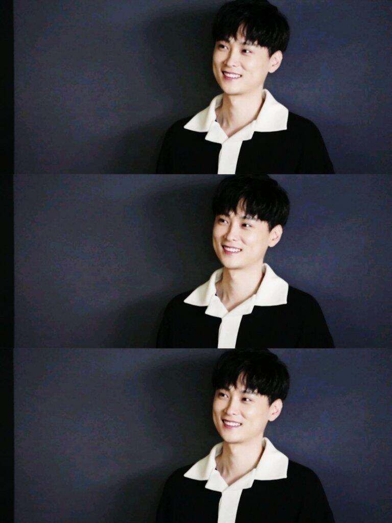 >>9 으어어어...한밤중에 갑자기 심장이 위험하다 진짜ㅠㅠㅠ 진짜 저때 실물로 봤으면 진짜 어땠을까ㅠㅠㅠㅠㅠ 지금도 완전 구체관절 인형처럼 얼