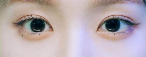 ????완전 아이린 눈인데?? 이거랑 존똑이다ㄷㄷ 아이린 눈 치면 ㄴㅇㅌ에 나오는데 진짜 존똑이다 와 축복받았네 눈모양만 닮아도 닮은건데 부럽다