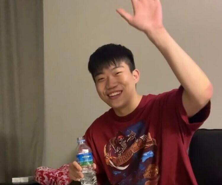 ???요 갱 엉덩이 뛰기 장몀에선는 우리가 함정을 하고 임늠거야... ???덕소 가쉴? 이 귀여운 크롱같은 남자...