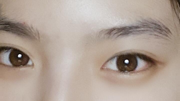하나는 평소 눈 두 번째는 피곤할 때 눈인ㄷ데 사진은 좀 있다 지울겡ㅇ