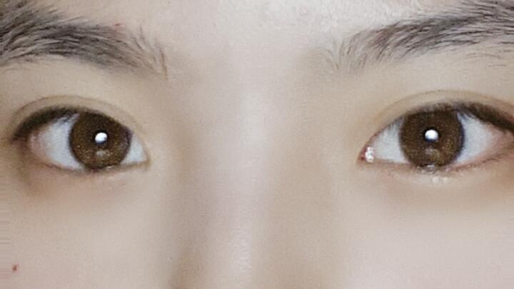 하나는 평소 눈 두 번째는 피곤할 때 눈인ㄷ데 사진은 좀 있다 지울겡ㅇ