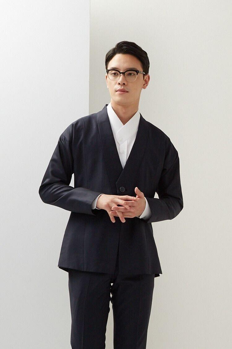 좀더 현대틱한 사진 한장. 분위기 형식 참고 매듭없이 한복느낌 한복정장 남자한복 죄다 양반집 도련님이냐구.. ㅋㅋㅋㅋㅋ 내가 봤던 일러가 안보인