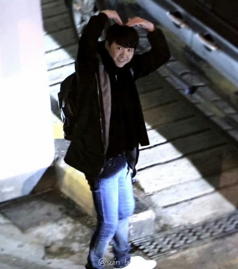 오빠들 왜 컴백 안해 버즈 이어폰 광고도 찍었자너 아니 우현옵 인스타엔 신곡 작업하는거도 올라왔으면서 왜 떡밥회수 안해? 팬들 목빠져라 기다립니