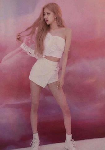 오늘은 다이어트 한건 아니긴 해서 많이 먹었옹.. 아침 - 된장국(청양고추, 고춧가루 넣고) + 밥 반공기 + 소세지 두개 점심 - 김치볶음밥 