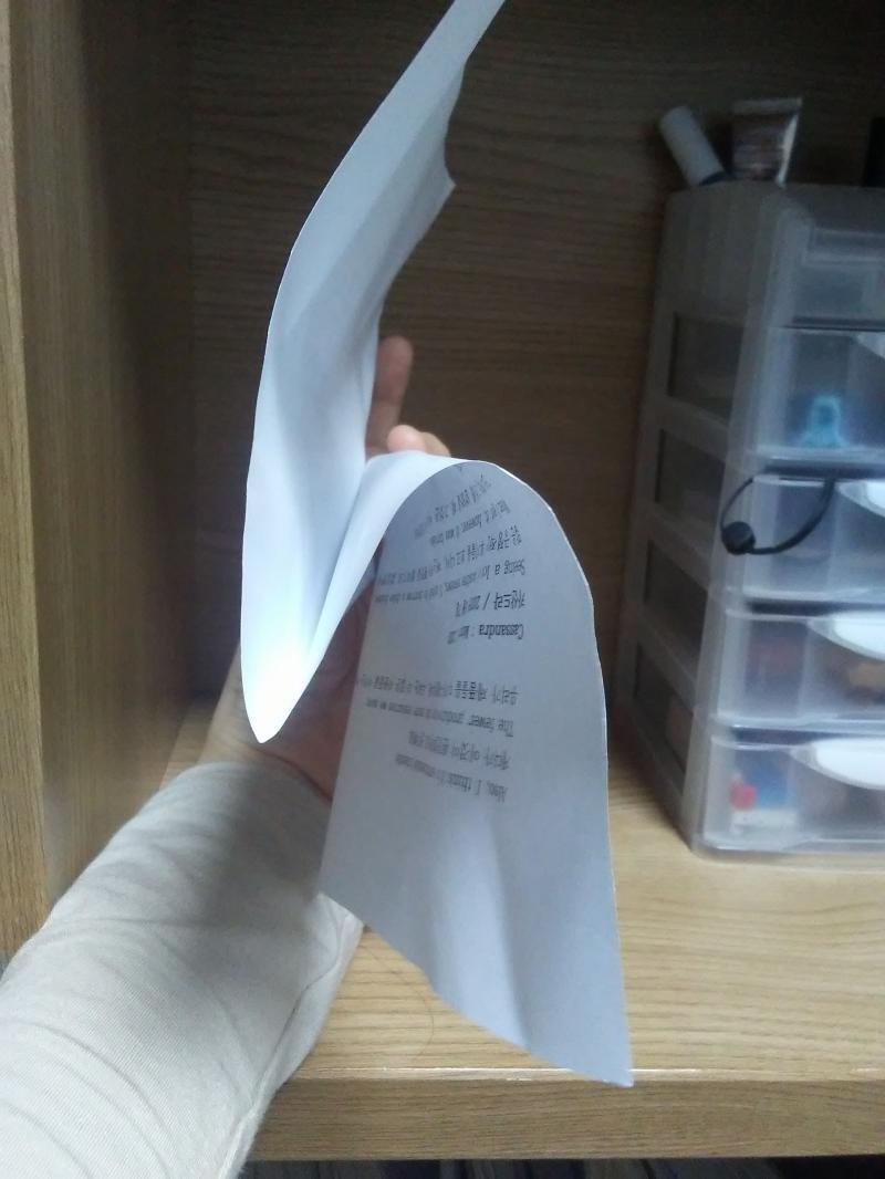 원래 있던 접힌자국대로 접는 게 더 편하다는거임