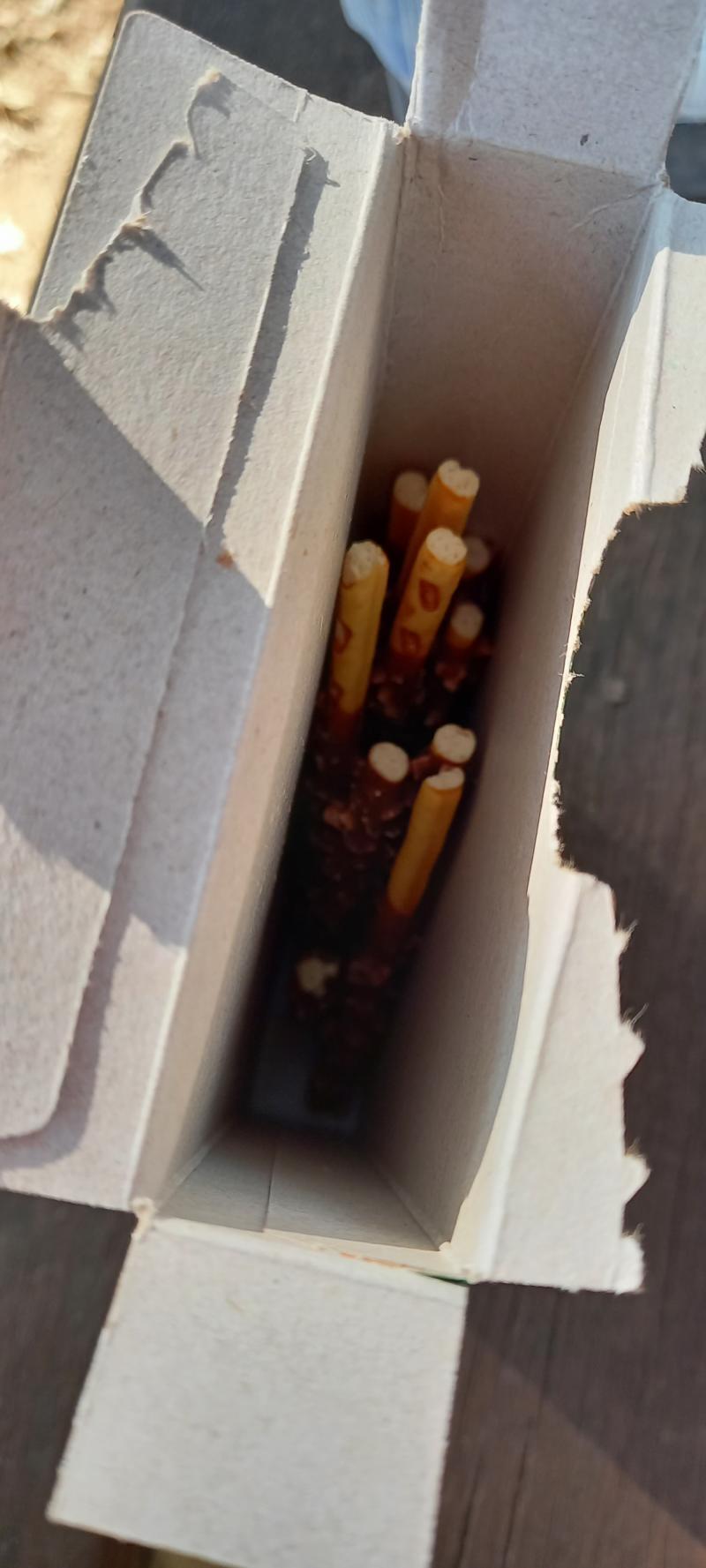 빼빼로는 비닐포장 뜯고 박스포장에 넣어 먹는거라고 들었다. .... 맛없게 찍힌 것 같아...