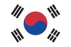 언박싱 2부를 시작하기 앞서 국민의례가 있겠습니다. 자리에서 일어나 앞에 보이는 태극기를 바라봐주십시오. 국기에 대한 맹세!