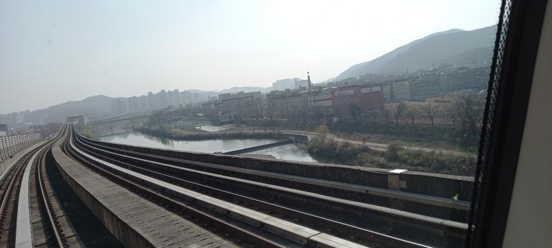 그래서 전대.에버랜드역까지는 경전철을 타고 이동했다.