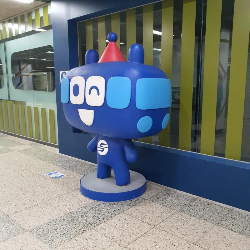 안녕 반가워 내 이름은 비버1 에버랜드에서 사육당하는 비버지. 오늘은 사육사를 따돌려 반포로 마실을 다녀왔어. 먼저 미션노트를 다리밑에서 주워서