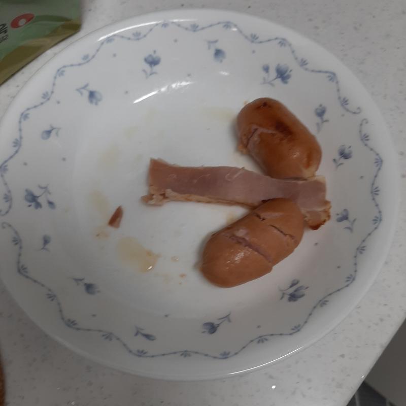 번외편! 평소의 점심 햇반, 냉동 함박스테이크, 먹다 남은 햄을 전자레인지에 돌려서 먹는다