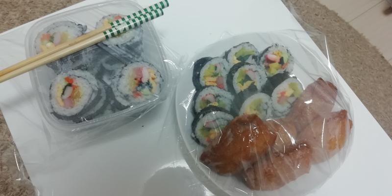 김밥이랑 유부초밥, 짜장면, 치킨!!! 외국에 있으니까 이런거 잘 못먹어서 결국 해먹었어ㅋㅋㅋㅋㅋㅋㅋ