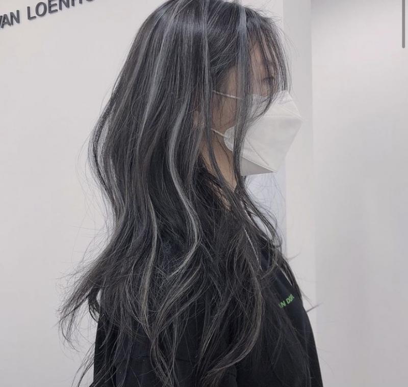 >>201 일단 매직한 머리에 탈색은 가능해! 하지만 반대로 탈색한머리는 매직 못해! 매직을 이제 안할꺼라면 탈색할수있옹! 혹시 하고 싶은 색은