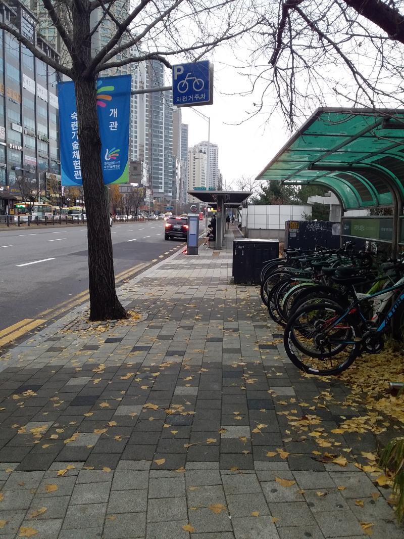 우앙뭐야 레스를 왜 저기서 끊었지?? 어쨌든 정자역 던전[S급]에 입성한 나빕은 1번 출구를 선택해서 밖으로 나왔다!(>>350 의 마지막 사진