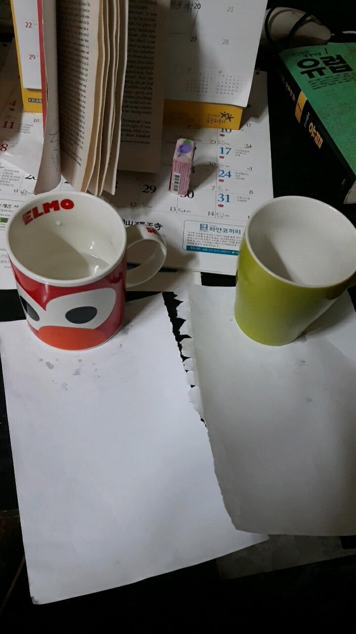 주술 준비물은 다 준비했어. 여기 사진 우선 원하는 차원을 적을 종이에 적을 거는 '지성을 가진 외계인들이 나를 방문하고 함께 사진을 찍어서 스