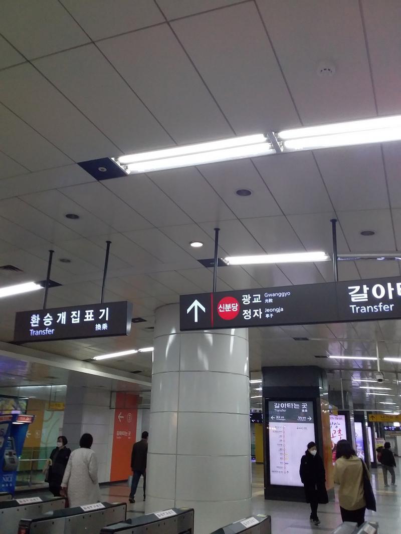 다음 비버의 당충전을 위해 고터 편의점에서 웨하스를 사면서 빼로 라임은 과감하게 포기하기로 했다. >>189 에게 심심한 사과를 표할게. 그리고