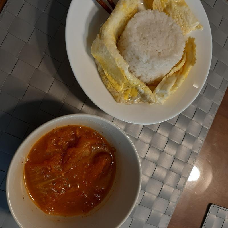접시에 담아...준다... 다른 반찬과 맛있게 먹으면 끝.