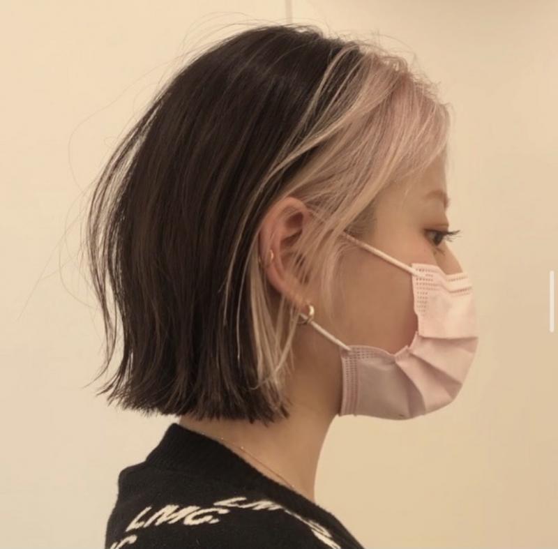 >>232일단 목이 길면 무조건 단발 추천이지! 근데 조금 사각턱이라면 길이를 길게하는것 보단 턱을 가릴수 있게 짧게 ㅎㅏ는게 이쁠것같애! 컬도