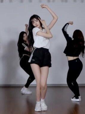사진은 이거바께없어...