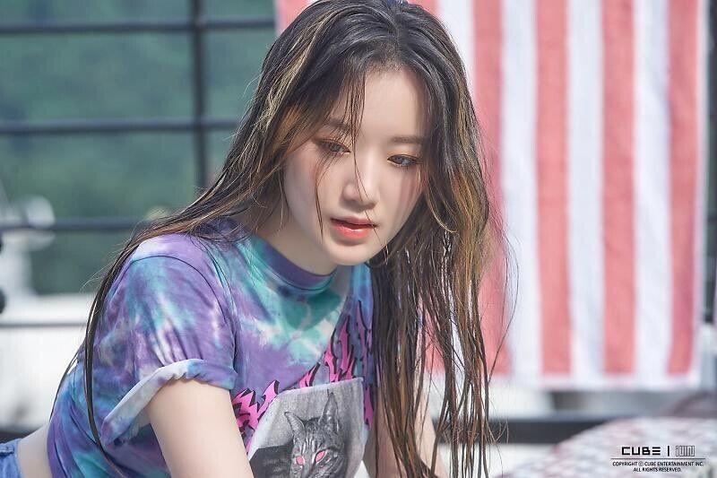 그냥 저장하고 몰아서 봐야지...
