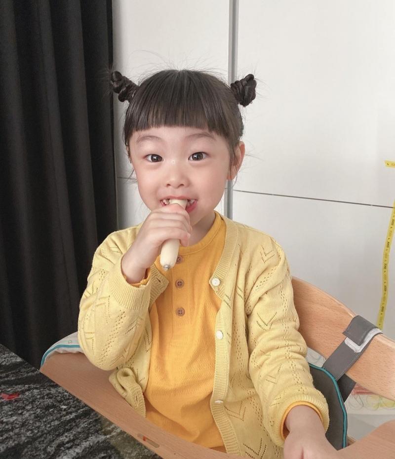 >>31 갤러리에 있는 거 가져옴 !! 하영이랑 건후랑 잼잼이랑 애기들 시진 인스타에 많아!!