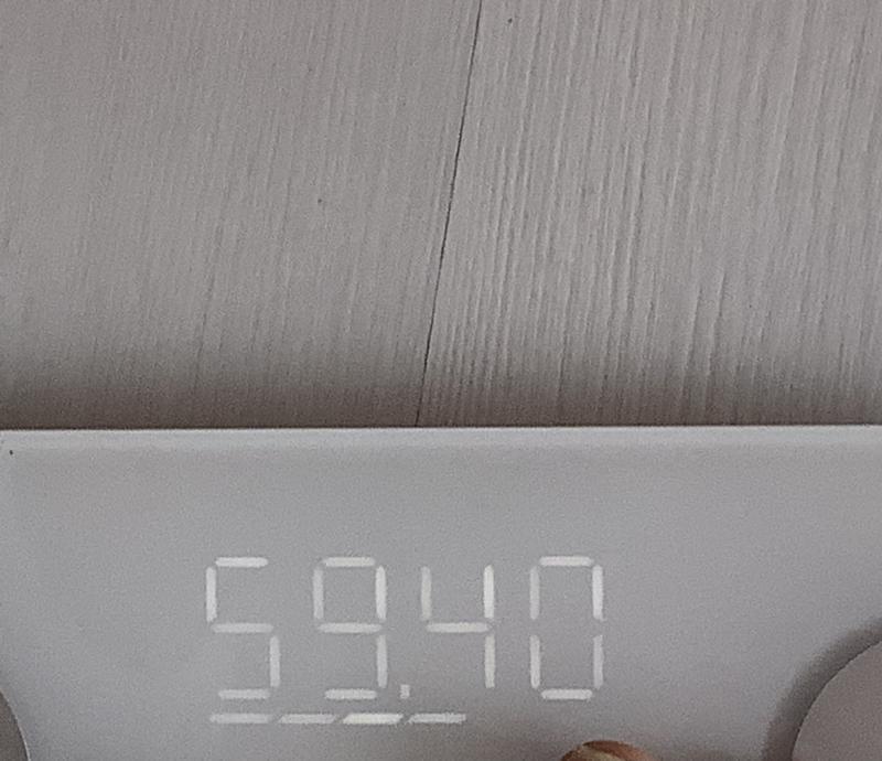🍙 12:20 - 자유시간 미니2개 - 95kcal 14:25 - 비빔냉면 1개(남김) - 400kcal