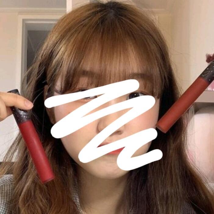 헤어라인에 머리숱이 적어서 걍 편하게있으면 1번사진 처럼되서 이마 너무 넓어보여가지고 짜증나ㅠㅜㅠ 좀 고데기 열심히하고 옆으로 퍼뜨리면? 3번째