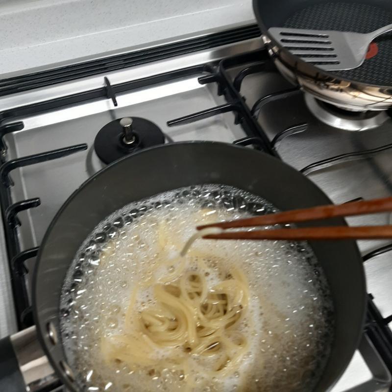 익었는지 시식 음 안 익었군