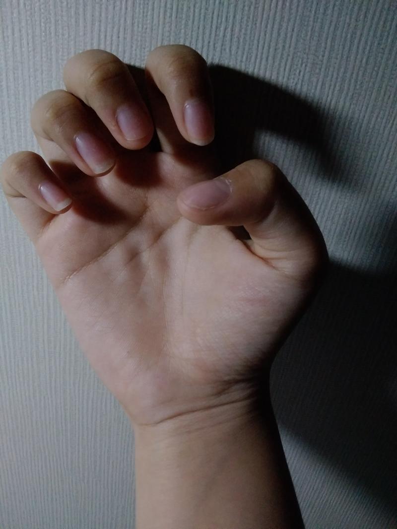 >>7 일단 내 손톱 올려볼게 지금은 매니큐어 다 뜯어버림... 내일 발라야지