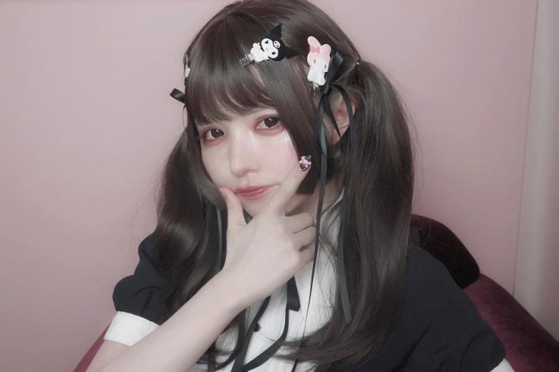 대충 이렇게 생긴 애들 아닌가 요즘 한국에서도 이렇게 입는 애들 간혹 있어서 이젠 거부감들어 그냥 1절만 하라고