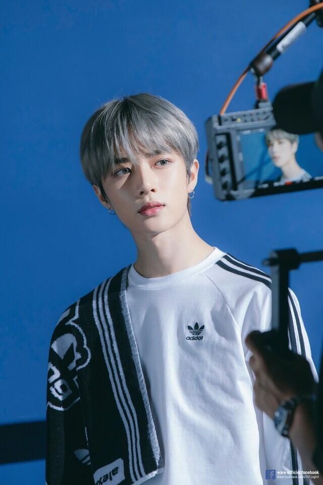 최범규 943 아디다스 943 세계가 불타버린 밤 우린... 우리 범규는요...그냥 겁나 잘생겼어요...