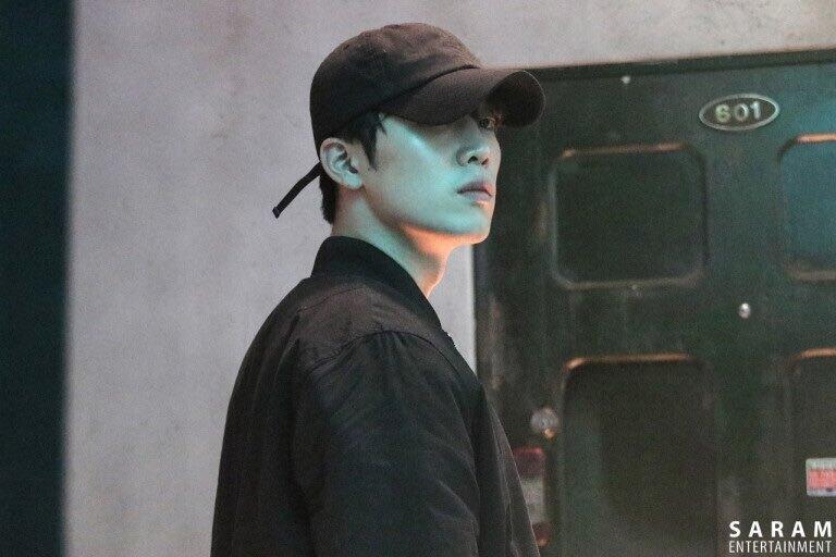 ㅅㅂ 잘생겼지않냐