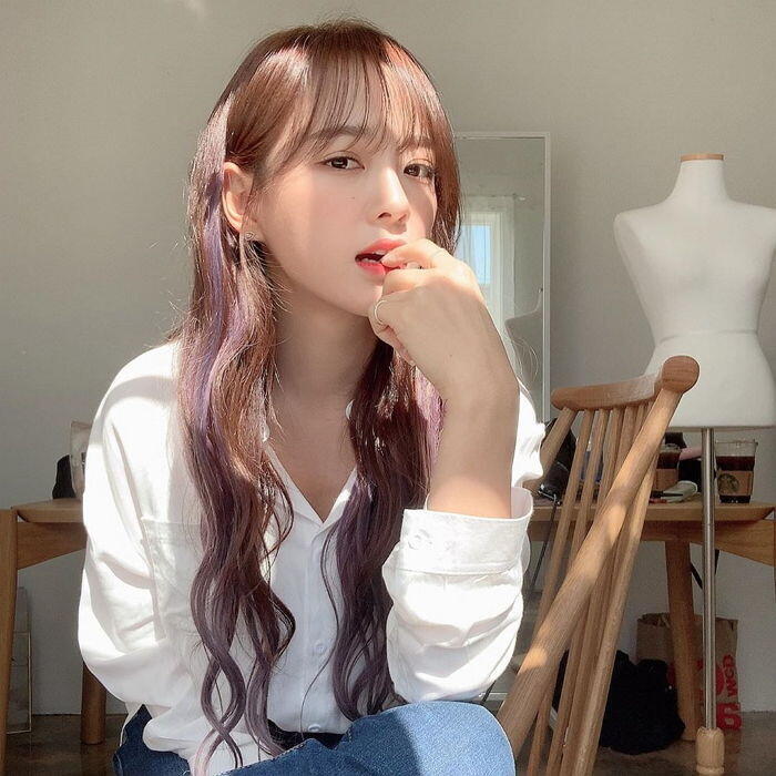 이 언니 뭔데 이렇게 예뻐..???,??? 와 진짜 첫번째 사진 진짜 엘프같지 않아???? 와 진짜 나 오늘부터 팬할래ㅠㅠㅠㅠ ㅠ