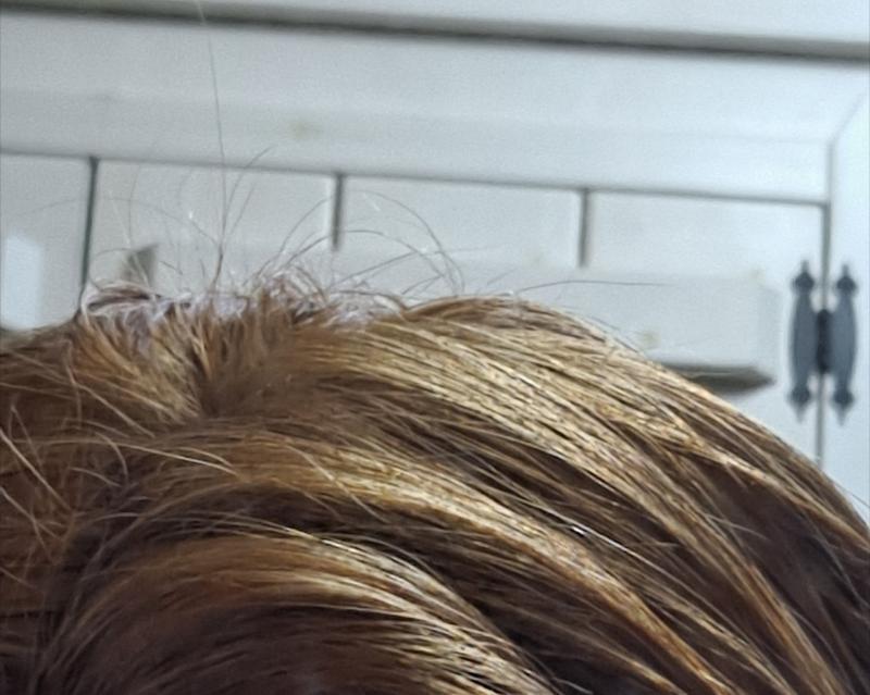 올 꽤 괜찮게 나옴 얼룩도 자연스럽게 어우러져서 꽤 맘에 들기 때문에..! 3주 뒤에 다시 탈색을 해주겠음 머리도 별로 안상함 크크 지금 살짝