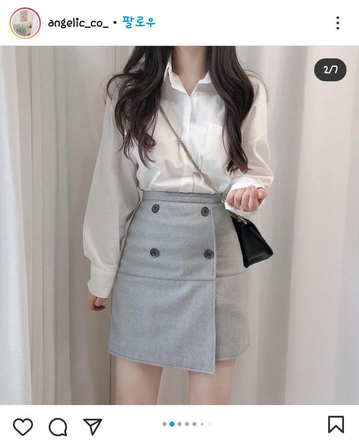 돈만 더 들어오면 단추로 포인트 있는 치마 사고 싶다. 와이셔츠랑 한 세트처럼 잘 어울려... 뭔가 위에 치마랑 맞는 색의 코트 하나 입으면 결